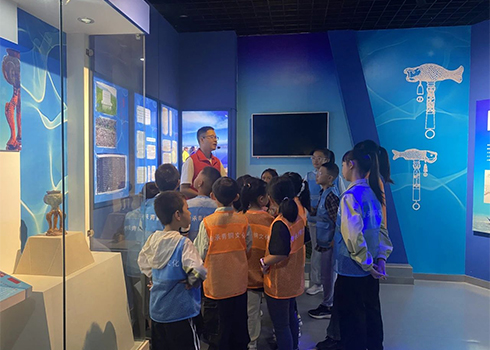 研学实践“燃动”缤纷暑假.jpg