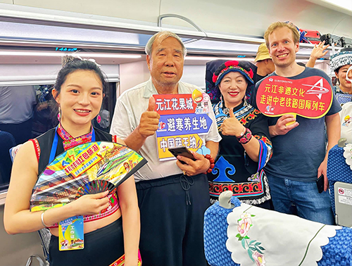 搭乘“钢铁巨龙” 奏响发展新乐章1.jpg