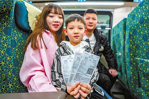 搭乘“钢铁巨龙” 奏响发展新乐章3.jpg