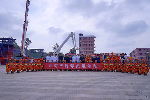 足球激情碰撞消防魅力.jpg