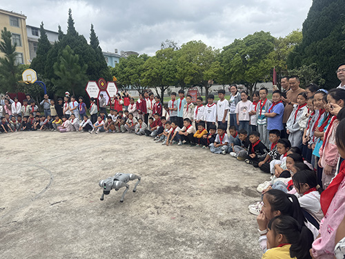 科普大篷车开进九溪镇中心小学.jpg