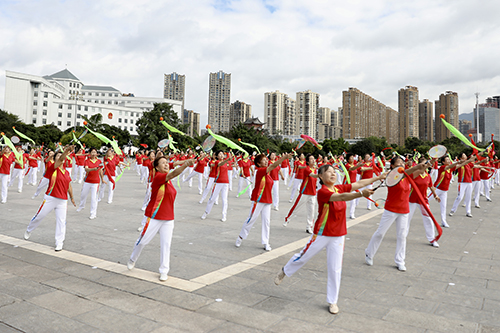 玉溪市离退休干部展览展示展演活动举行.jpg 玉溪市离退休干部展览展示展演活动举行.jpg