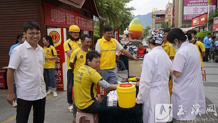 元江县红河街道推进“骑手友好社区”建设.jpg 元江县红河街道推进“骑手友好社区”建设.jpg