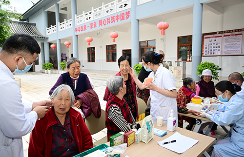 义诊活动暖民心.jpg 义诊活动暖民心.jpg