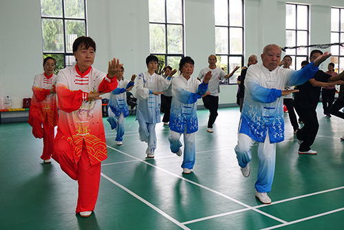 市老干部活动中心赴峨山送教.jpg 市老干部活动中心赴峨山送教.jpg